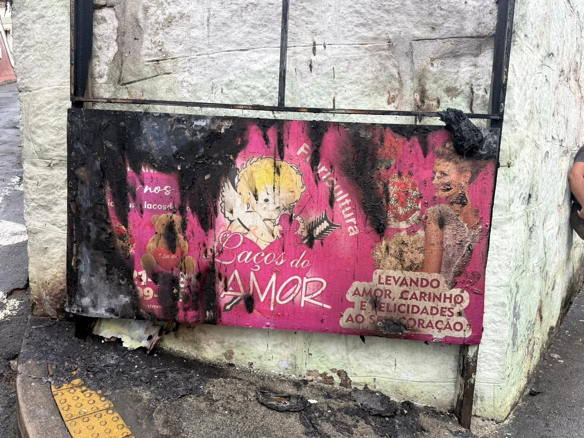 Caminhão pega fogo em avenida de Cachoeiro e provoca prejuízos por Isabelle Oliveira 