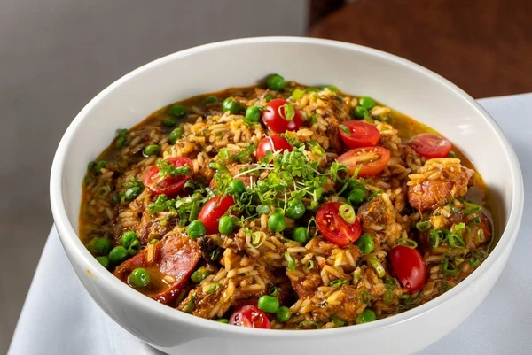 Arroz de pato com linguiça portuguesa (R$ 95/prato individual) Foto por Bruno Coelho