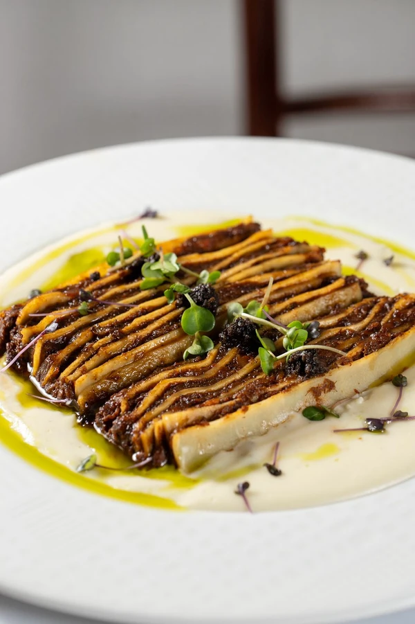 Lasanheta de cordeiro (R$ 115/prato individual) Foto por Bruno Coelho