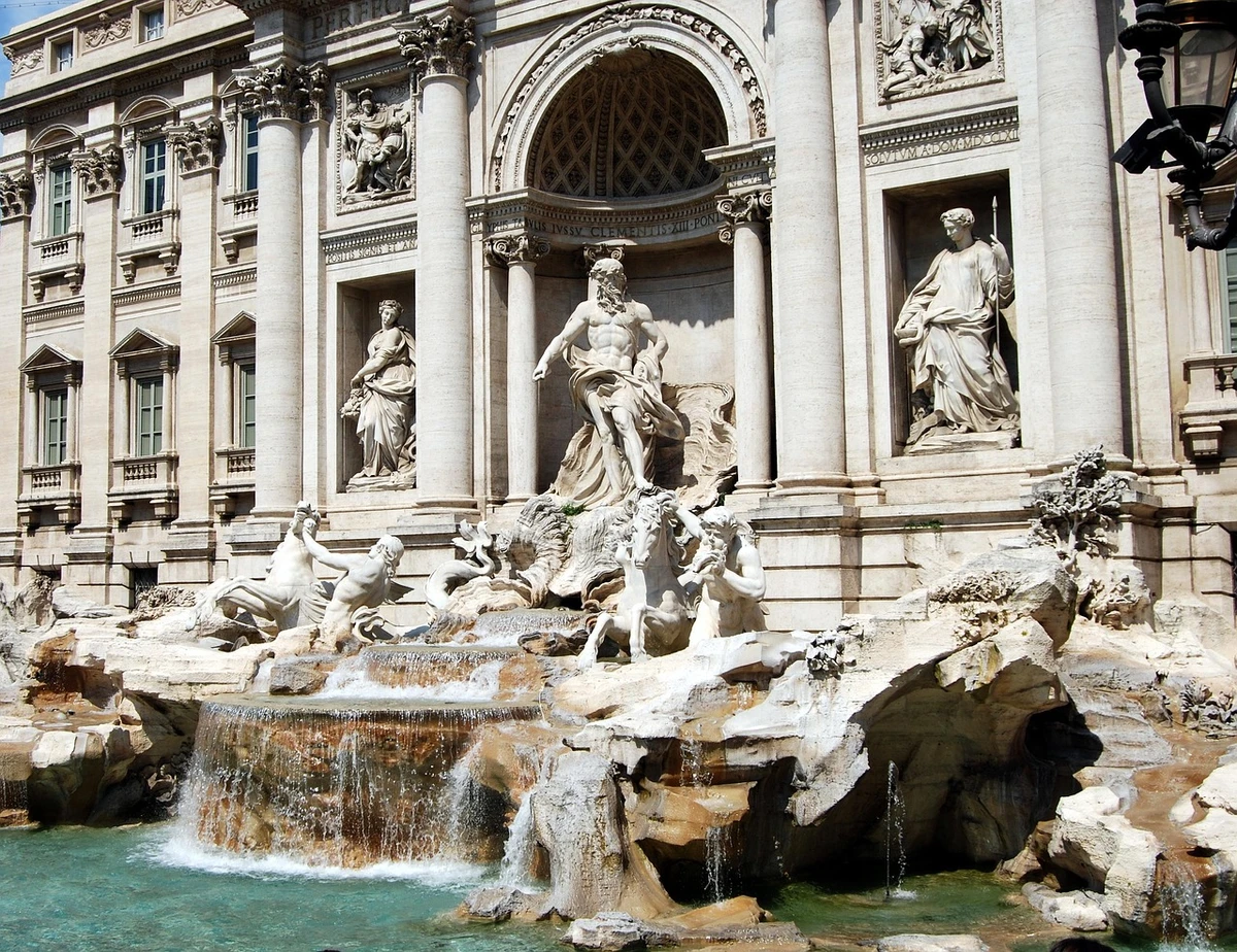 Roma passa a cobrar taxa de turistas para visitar Fontana di Trevi
