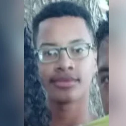 Fabrício Nogueira Bianque, de 22 anos, e a namorada estavam sentados em um banco na orla quando foram abordados pelo assaltante; pai diz que alertava o filho para evitar o local