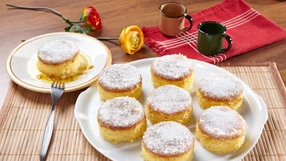 Bolo de maracujá fofinho e suculento: veja receita passo a passo