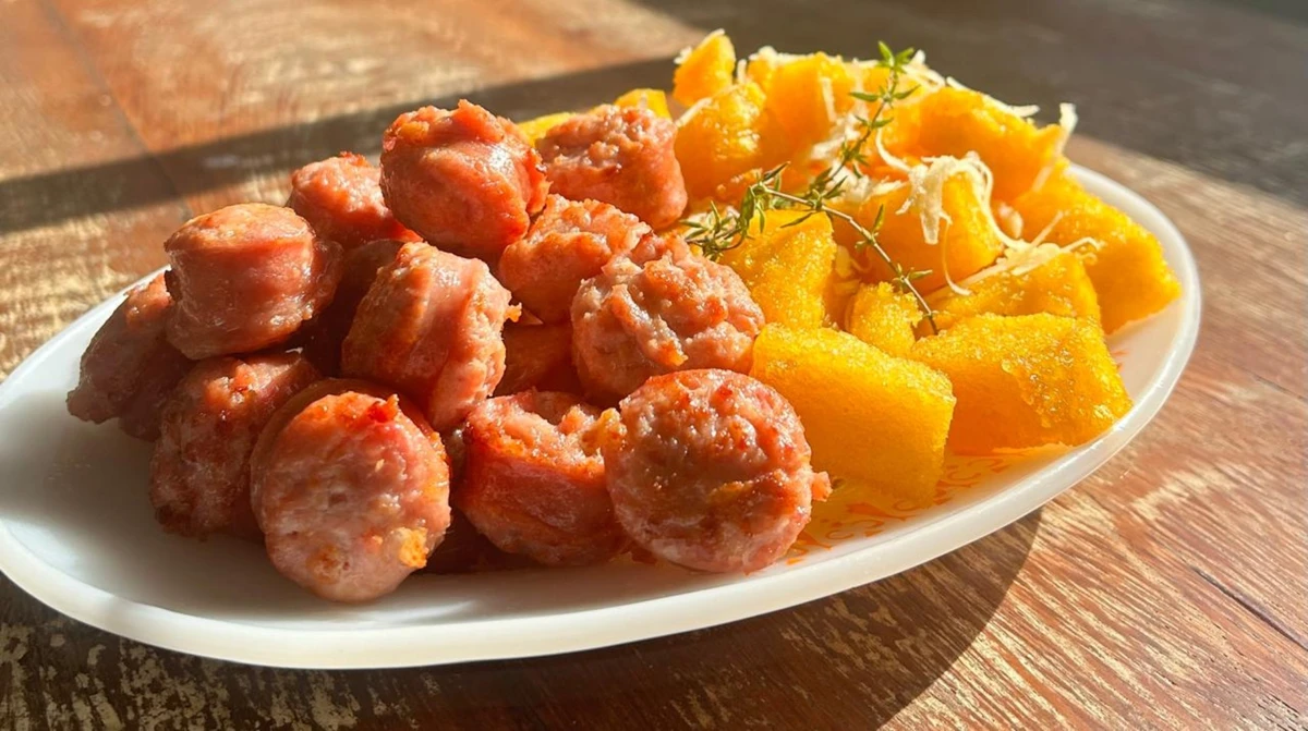 Linguiça com polenta frita da Cantina da Nonna, em Santa Teresa