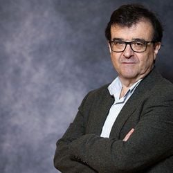 O escritor espanhol Javier Cercas viajou com o papa Francisco até a Mongólia para fazer uma pergunta: se sua mãe voltaria a se encontrar com seu pai depois da morte. O encontro resultou em um livro que explora os mistérios da fé e da Igreja Católica "em um mundo sem Deus", segundo o autor.