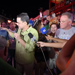 Prefeito de Vila Velha apareceu ao lado de Lorenzo Pazolini, principal adversário dos casagrandistas