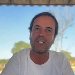 O infarto é a morte das células de uma determinada área do coração devido a uma interrupção total ou parcial da circulação de sangue nas artérias que irrigam o músculo cardíaco