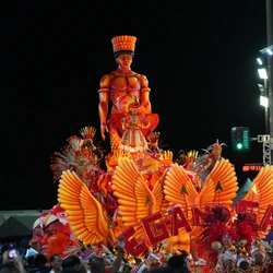 A natureza foi elemento central da apresentação do Pega no Samba, primeira escola a pisar no Sambão do Povo na sexta-feira (6), valorizando rios, florestas, ventos e animais
