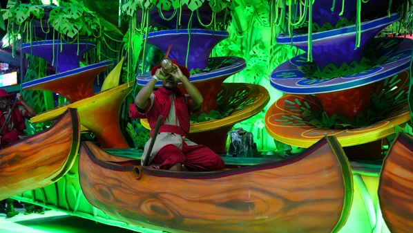 A Mocidade Unida da Glória (MUG) foi a quarta escola a desfilar no Sambão do Povo, em Vitória, na primeira noite do Desfile das Escolas de Samba do Grupo Especial