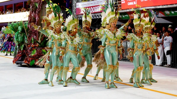 Ao todo, dez escolas disputam o título de campeã do Carnaval 2026, sendo cinco apresentações por noite