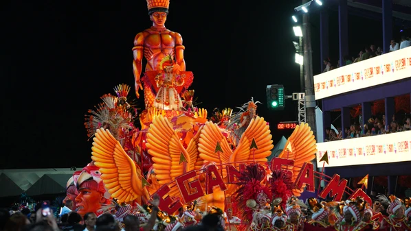 A natureza foi elemento central da apresentação do Pega no Samba, primeira escola a pisar no Sambão do Povo na sexta-feira (6), valorizando rios, florestas, ventos e animais