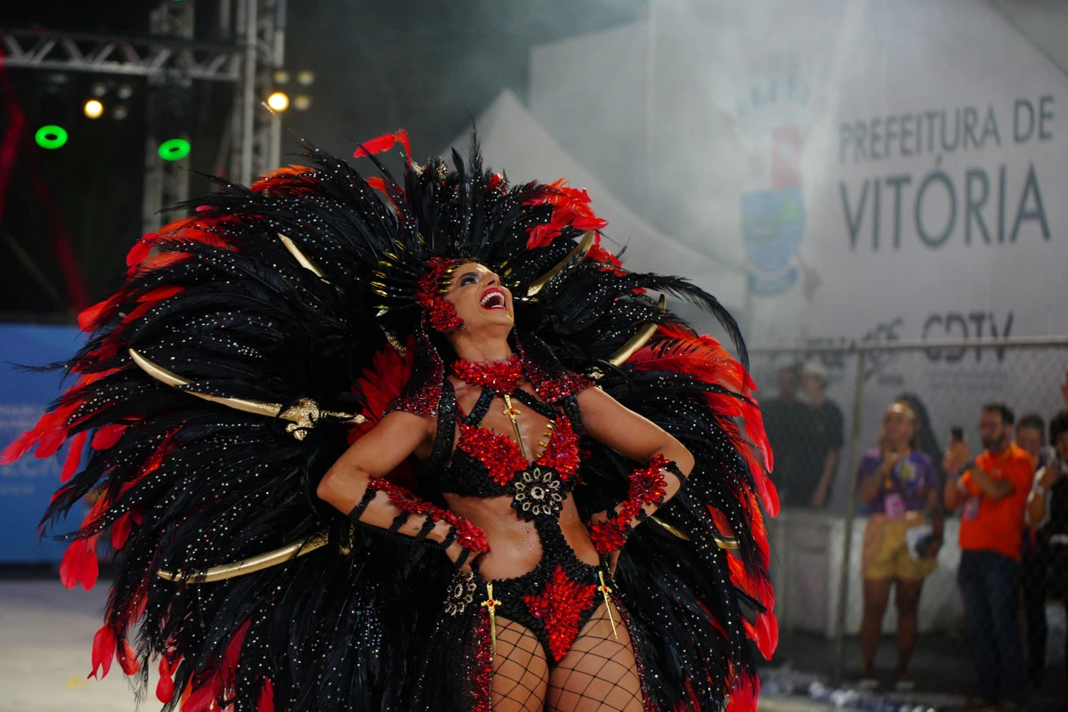 Confira o desfile da Jucutuquara no Carnaval 2026 por Fernando Madeira
