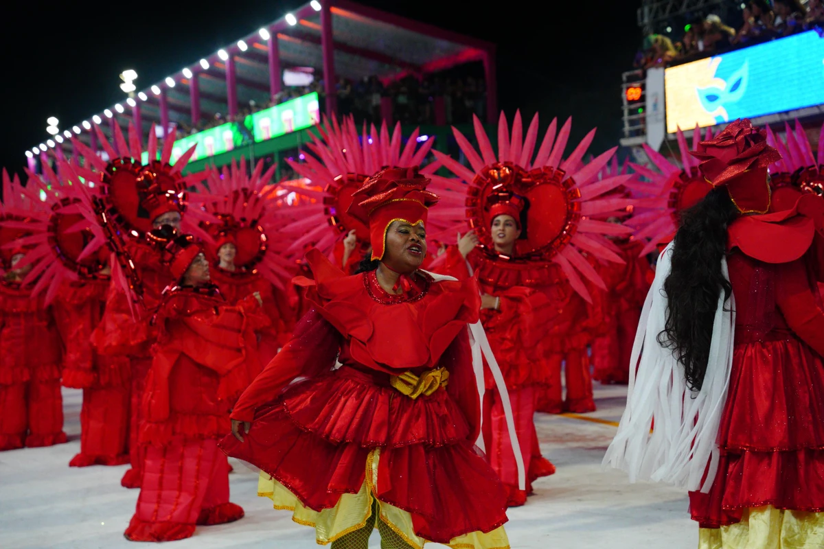 Confira o desfile da Jucutuquara no Carnaval 2026 por Fernando Madeira