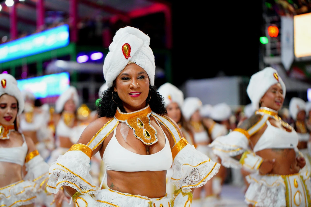 Confira o desfile da Jucutuquara no Carnaval 2026 por Fernando Madeira