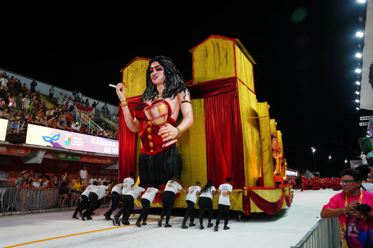 Confira o desfile da Jucutuquara no Carnaval 2026 por Fernando Madeira