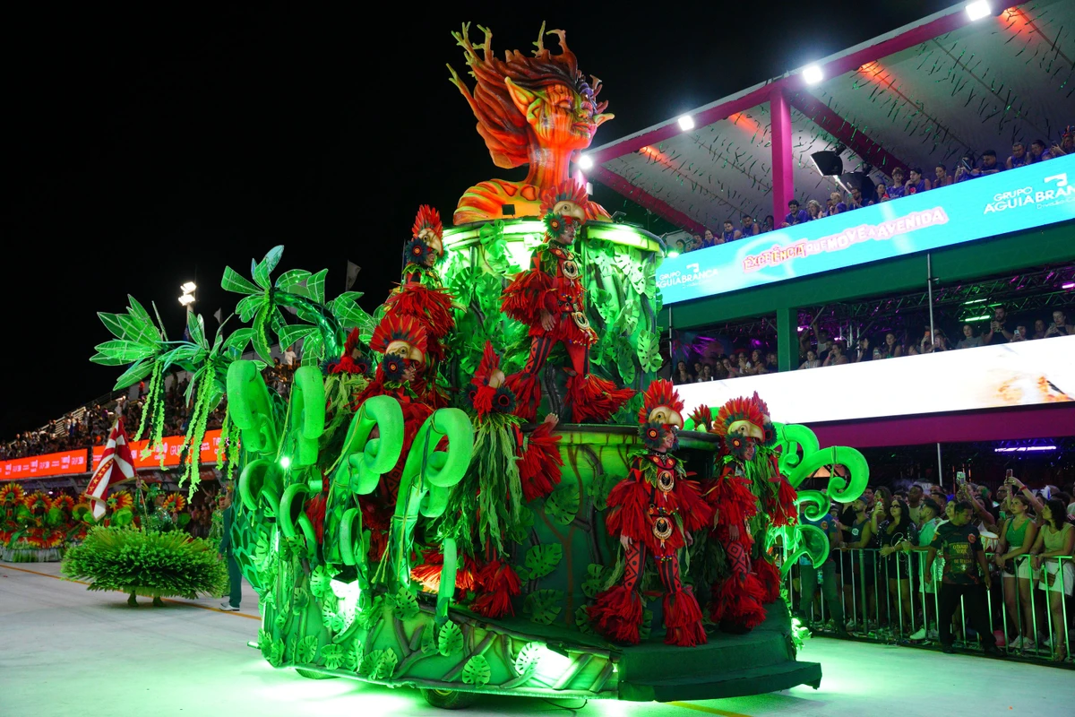 Confira o desfila da MUG no Carnaval 2026 por Fernando Madeira