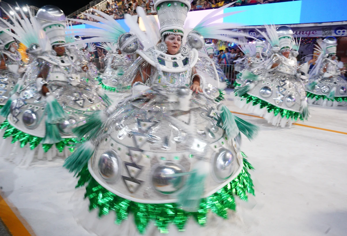 Novo Império por Ricardo Medeiros