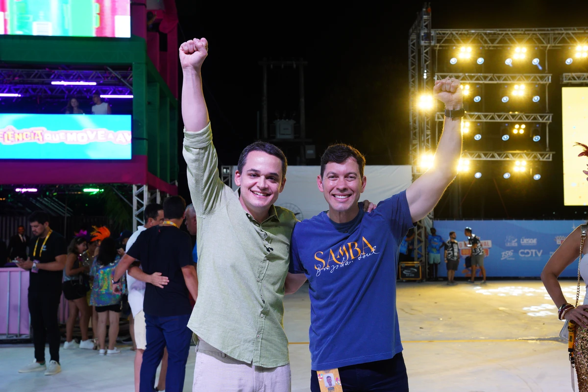 O prefeito de Vitória, Lorenzo Pazolini, e o prefeito de Vila Velha, Arnaldinho Borgo no Carnaval de Vitória