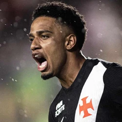 Brenner e Coutinho garantiram vitória no clássico