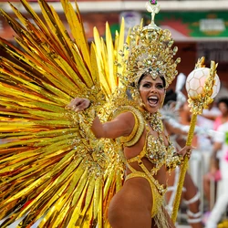 A escola mais antiga do carnaval capixaba atravessou a avenida com um desfile que resgatou a história, identidade e legado da agremiação desde a sua fundação