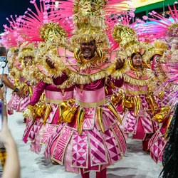 Orí, palavra iorubá para cabeça, foi contada pela escola como centro espiritual, mental, emocional e físico, além de ser o responsável por orientar escolhas, caminhos e destinos