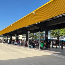 Plataforma provisória na Rua São Cristóvão, para a qual as linhas troncais haviam sido remanejadas, foi desativada