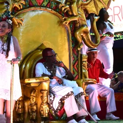 A escola verde, vermelha e branca dedicou o samba-enredo ao intérprete, celebrando a vida e obra de uma das figuras mais tradicionais do carnaval