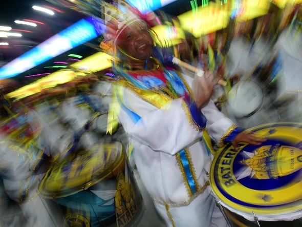 Confira o desfile da Escola de Samba Rosas de Ouro no Carnaval 2026 por Carlos Alberto Silva