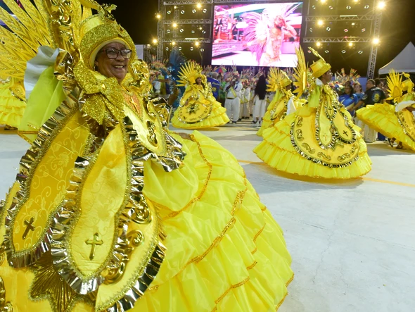 Confira o desfile da Escola de Samba Rosas de Ouro no Carnaval 2026 por Carlos Alberto Silva