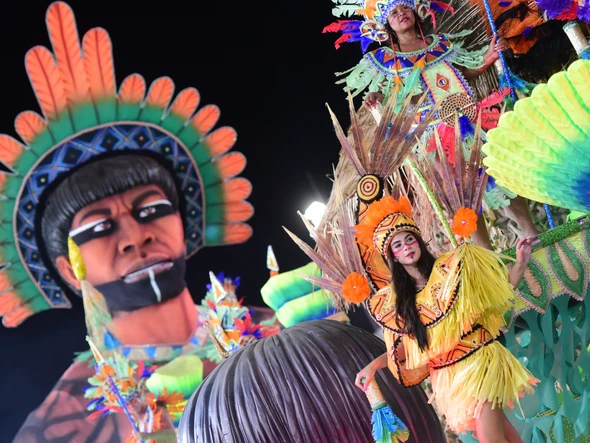 Confira o desfile da Escola de Samba Rosas de Ouro no Carnaval 2026 por Carlos Alberto Silva