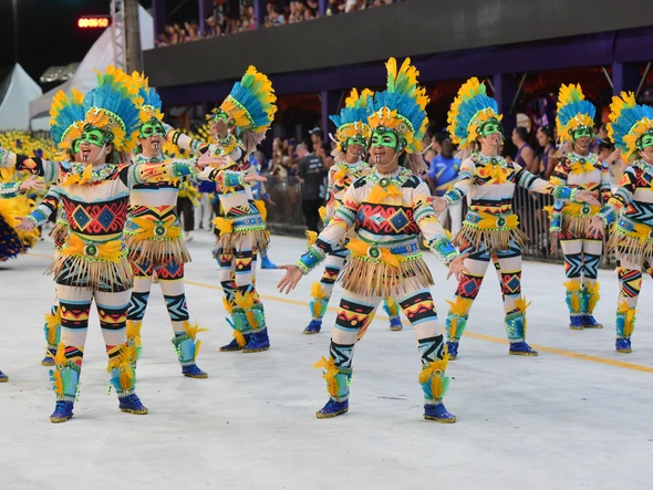 Confira o desfile da Escola de Samba Rosas de Ouro no Carnaval 2026 por Carlos Alberto Silva