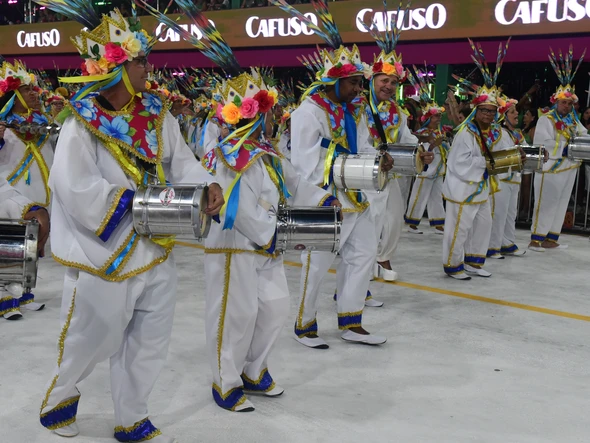Confira o desfile da Escola de Samba Rosas de Ouro no Carnaval 2026 por Carlos Alberto Silva