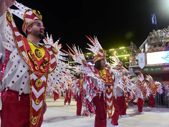 Confira o desfile da Escola de Samba Rosas de Ouro no Carnaval 2026 por Carlos Alberto Silva