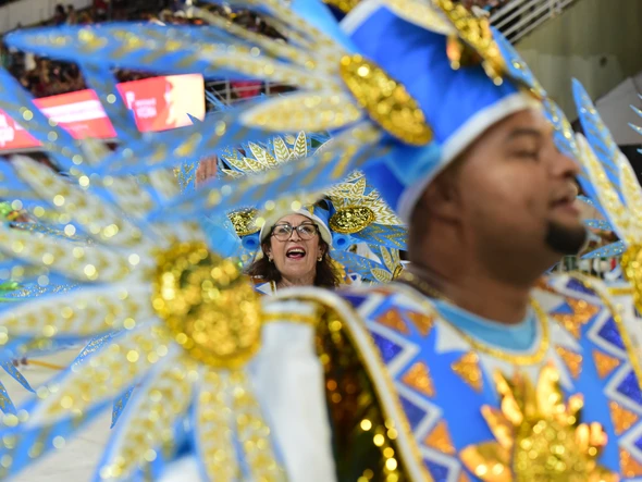 Confira o desfile da Escola de Samba Rosas de Ouro no Carnaval 2026 por Carlos Alberto Silva