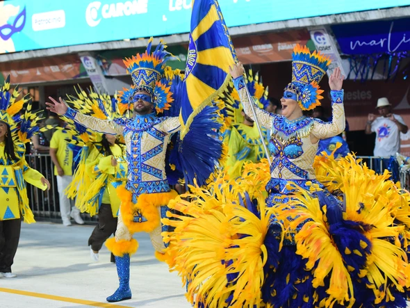 Confira o desfile da Escola de Samba Rosas de Ouro no Carnaval 2026 por Carlos Alberto Silva