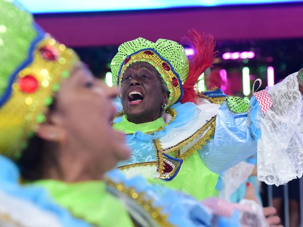Confira o desfile da Escola de Samba Rosas de Ouro no Carnaval 2026 por Carlos Alberto Silva