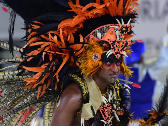 Confira o desfile da Escola de Samba Rosas de Ouro no Carnaval 2026 por Carlos Alberto Silva