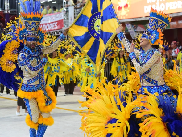 Confira o desfile da Escola de Samba Rosas de Ouro no Carnaval 2026 por Carlos Alberto Silva