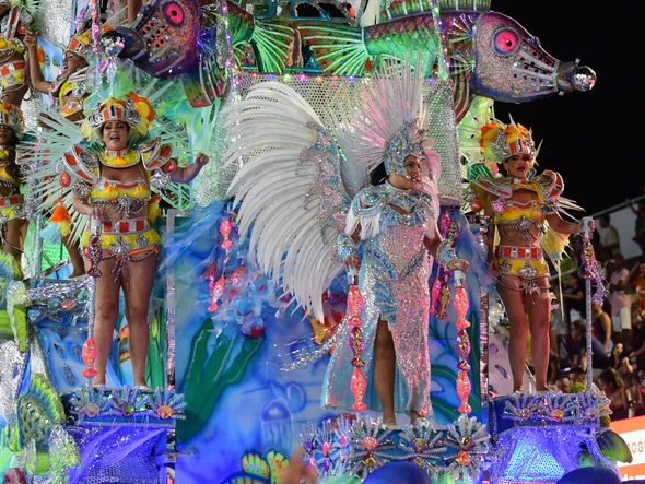 Confira o desfile da Escola de Samba Rosas de Ouro no Carnaval 2026 por Carlos Alberto Silva