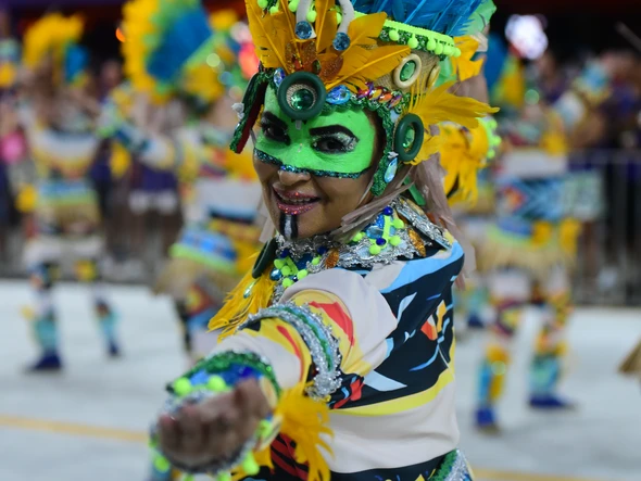Confira o desfile da Escola de Samba Rosas de Ouro no Carnaval 2026 por Carlos Alberto Silva
