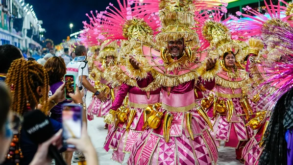 Orí, palavra iorubá para cabeça, foi contada pela escola como centro espiritual, mental, emocional e físico, além de ser o responsável por orientar escolhas, caminhos e destinos
