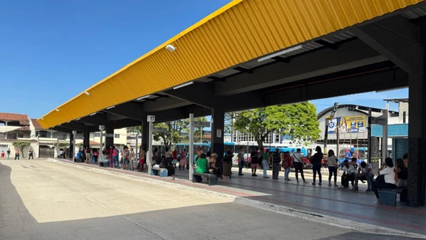 Plataforma provisória na Rua São Cristóvão, para a qual as linhas troncais haviam sido remanejadas, foi desativada