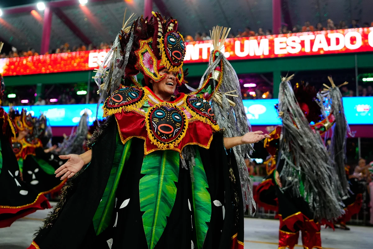 Desfile da escoa de Samba Independente de Boa Vista no Sambão do Povo por Vitor Jubini