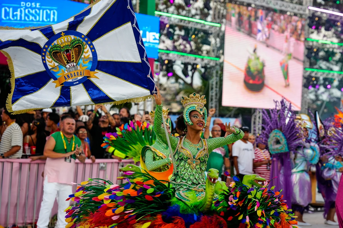 Desfile da escola de samba Andaraí no Sambão do Povo por Vitor Jubini