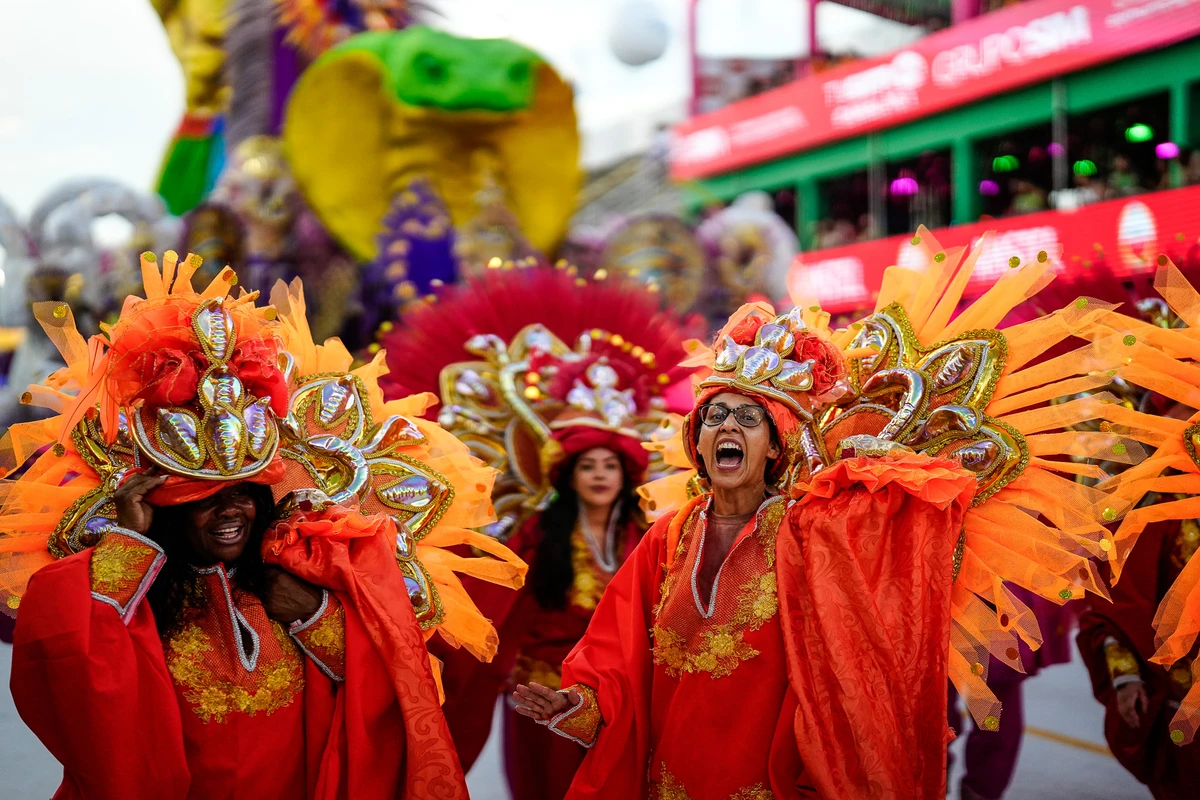 Desfile da escola de samba Andaraí no Sambão do Povo por Vitor Jubini