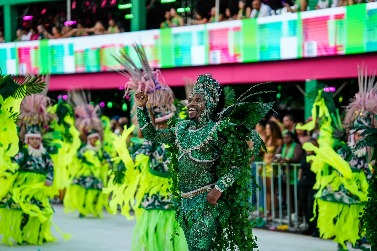 Desfile da escola de samba Andaraí no Sambão do Povo por Vitor Jubini
