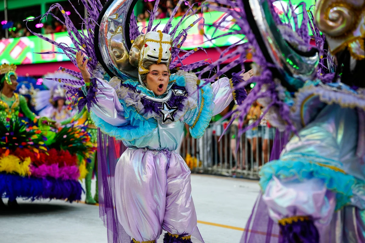 Desfile da escola de samba Andaraí no Sambão do Povo por Vitor Jubini