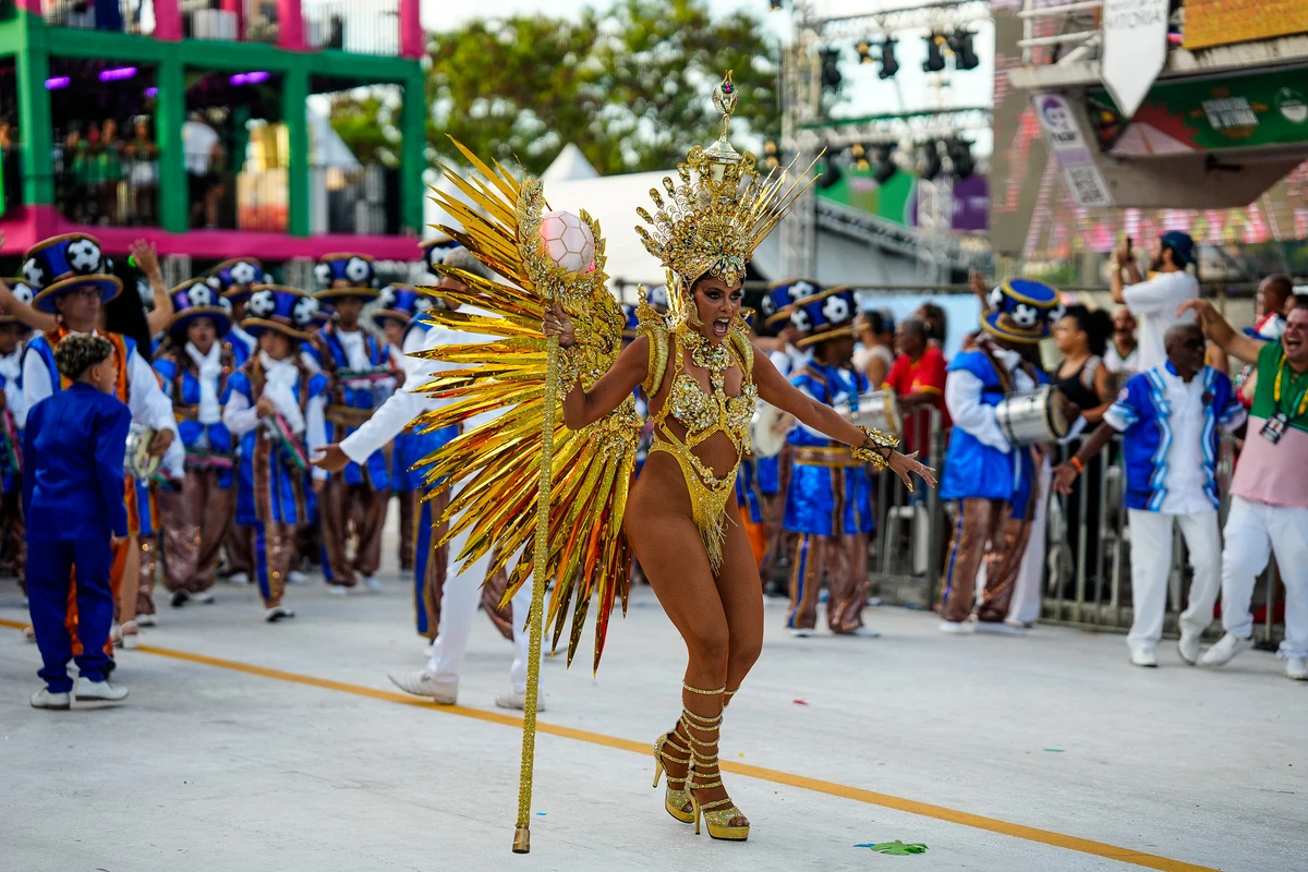 Desfile da escola de samba Andaraí no Sambão do Povo por Vitor Jubini