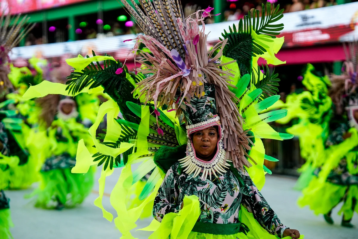 Desfile da escola de samba Andaraí no Sambão do Povo por Vitor Jubini