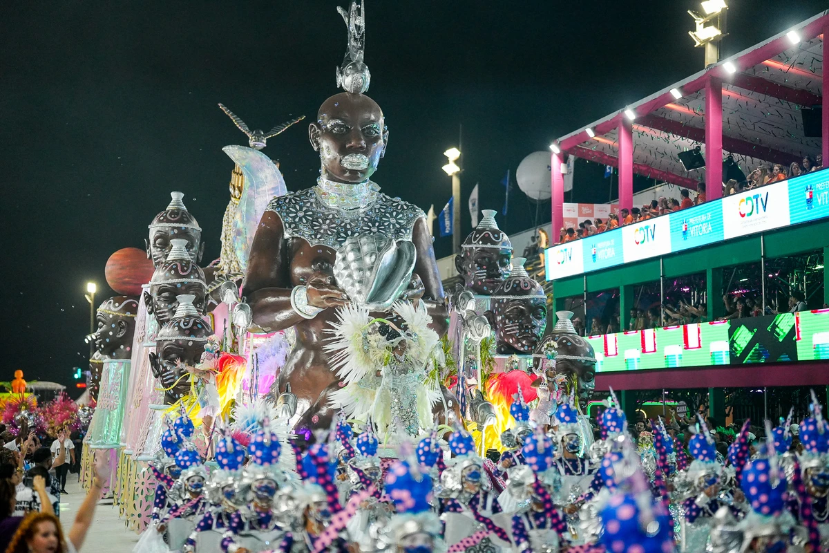 Desfile da escola de Samba Chegou o que Faltava no Sambão do Povo por Vitor Jubini