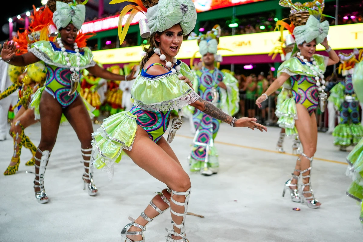 Desfile da escola de Samba Chegou o que Faltava no Sambão do Povo por Vitor Jubini